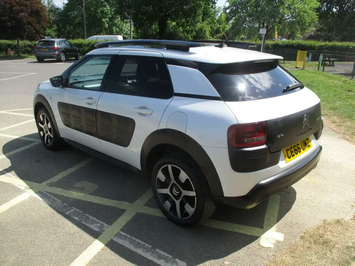 2016-citroen-c4-cactus-16bluehdi-flair-edition-big-15