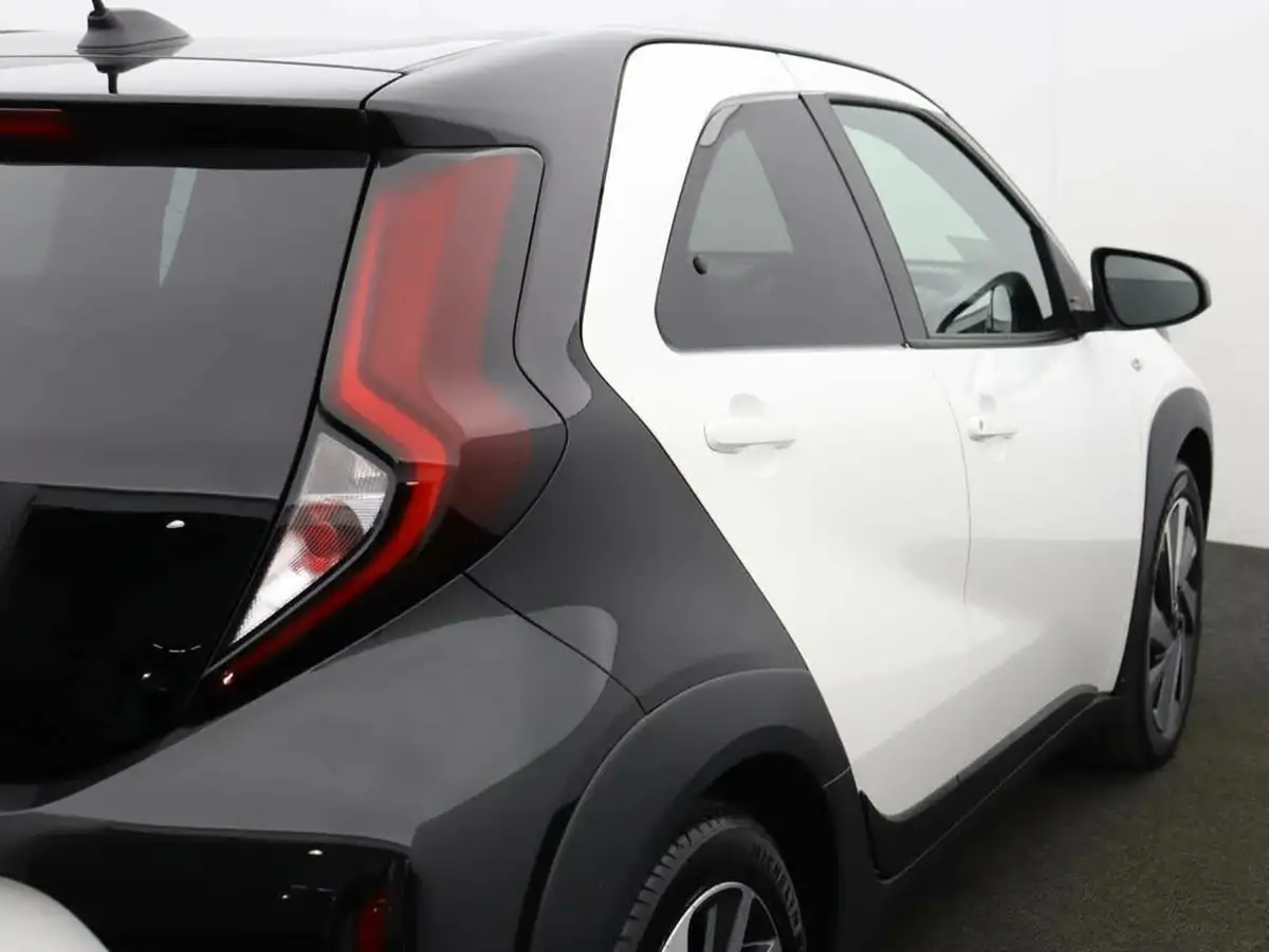 2024-toyota-aygo-x-10-vvt-i-edge-big-48