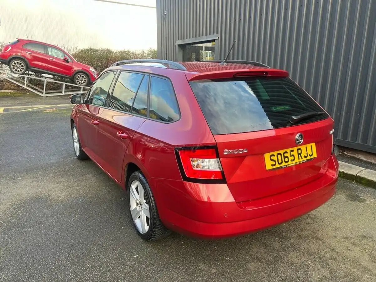 2016-skoda-fabia-12-tsi-se-l-90ps-estate-big-10