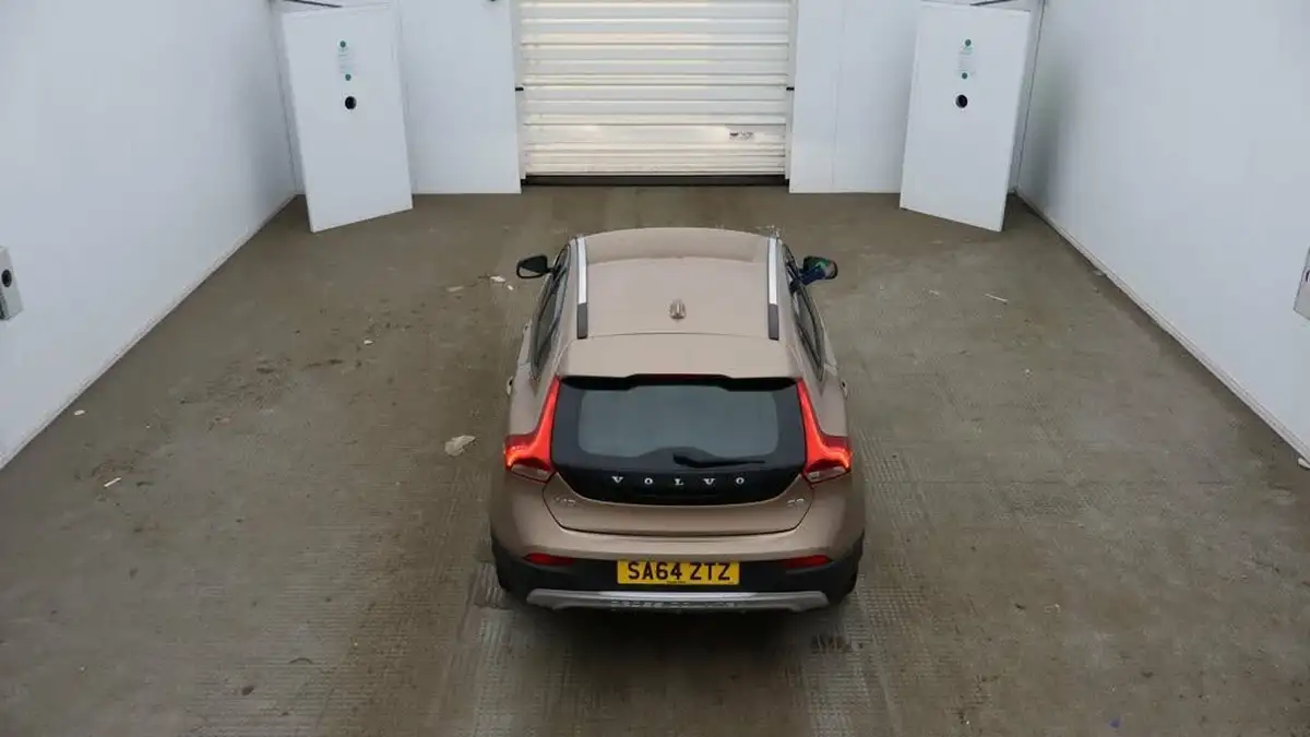 2014-volvo-v40-16td-d2-cross-country-lux-big-5