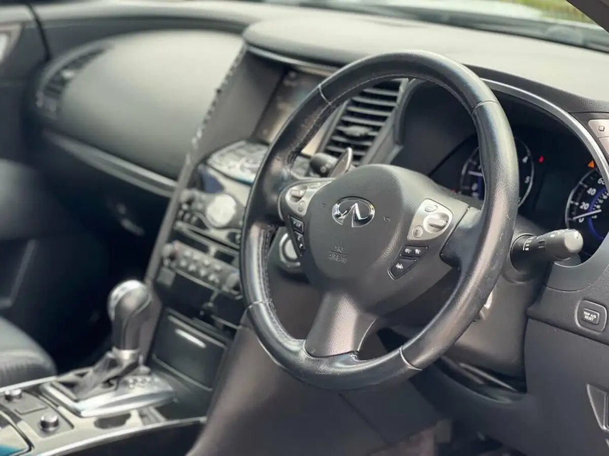2016-infiniti-qx70-30td-ultimate-big-9