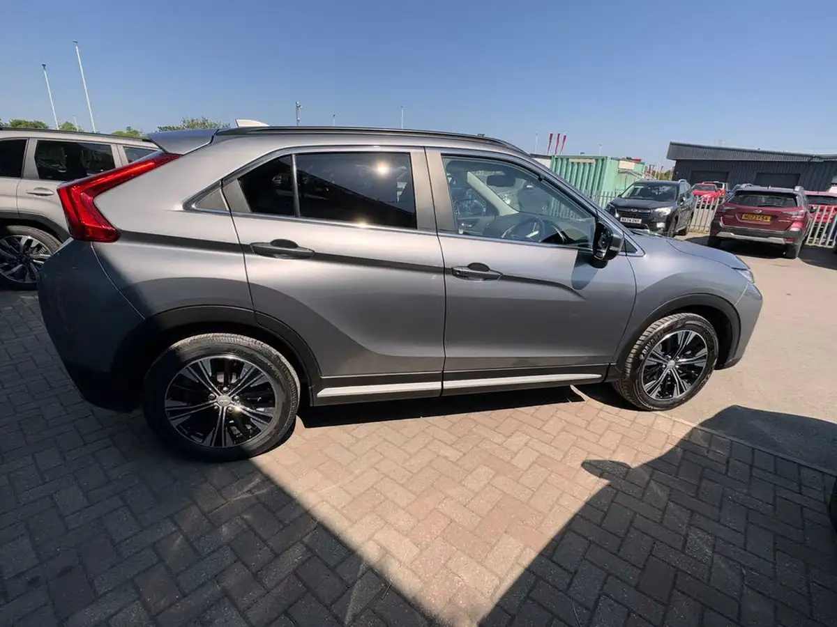 2021-mitsubishi-eclipse-cross-15-exceed-big-3