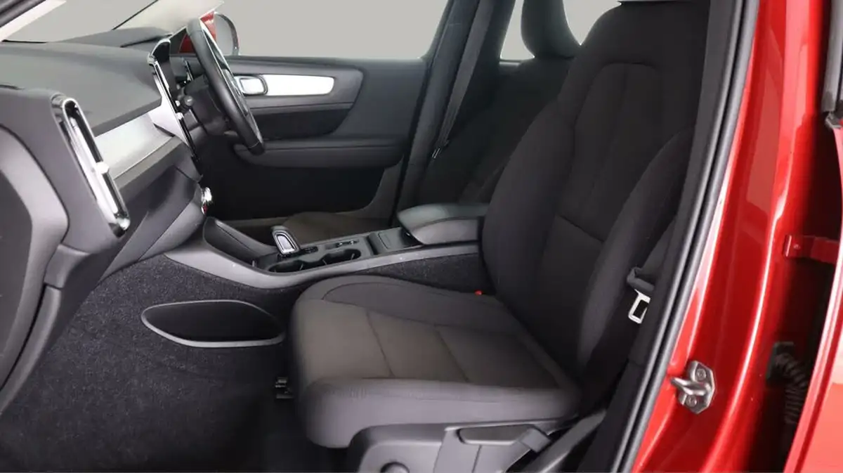 2020-volvo-xc40-15-t3-momentum-geartronic-big-13