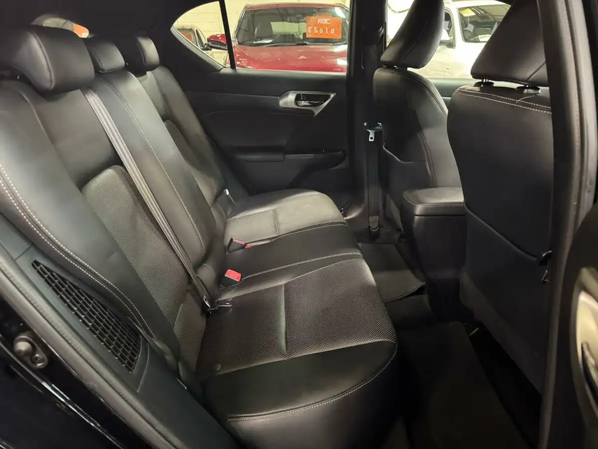 2015-lexus-ct-200h-18-f-sport-cvt-big-20