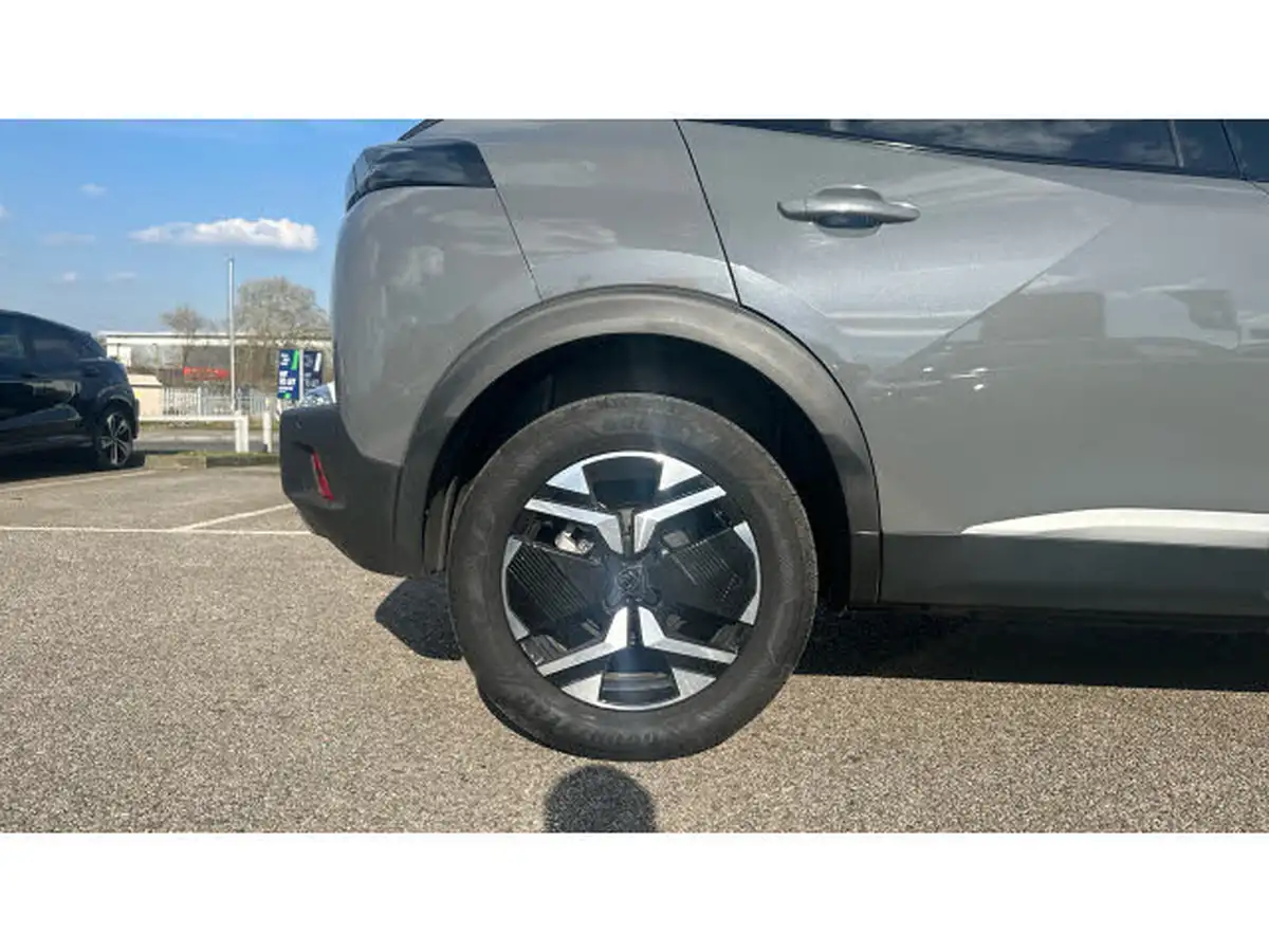 2024-peugeot-2008-suv-12-puretech-gt-130ps-eat8-big-6
