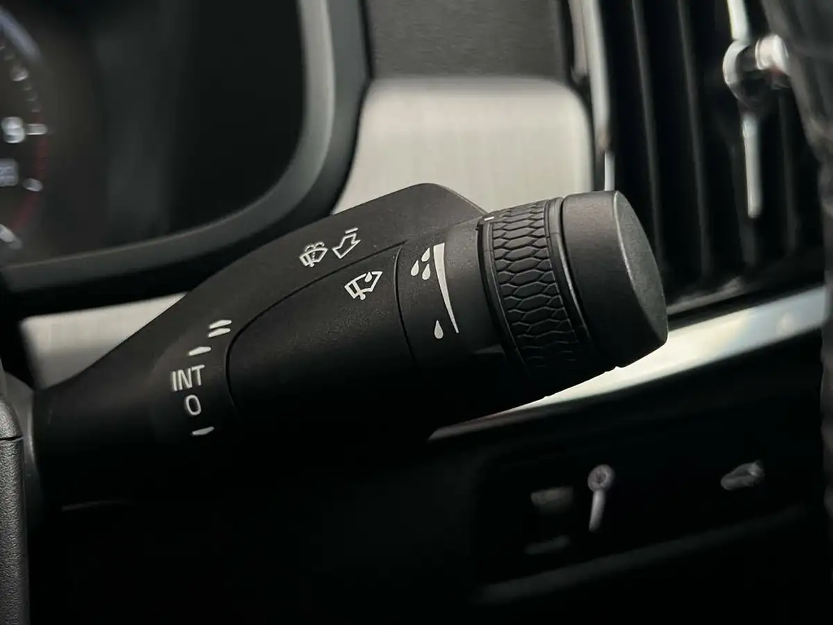 2020-volvo-s90-20td-d4-momentum-plus-big-25