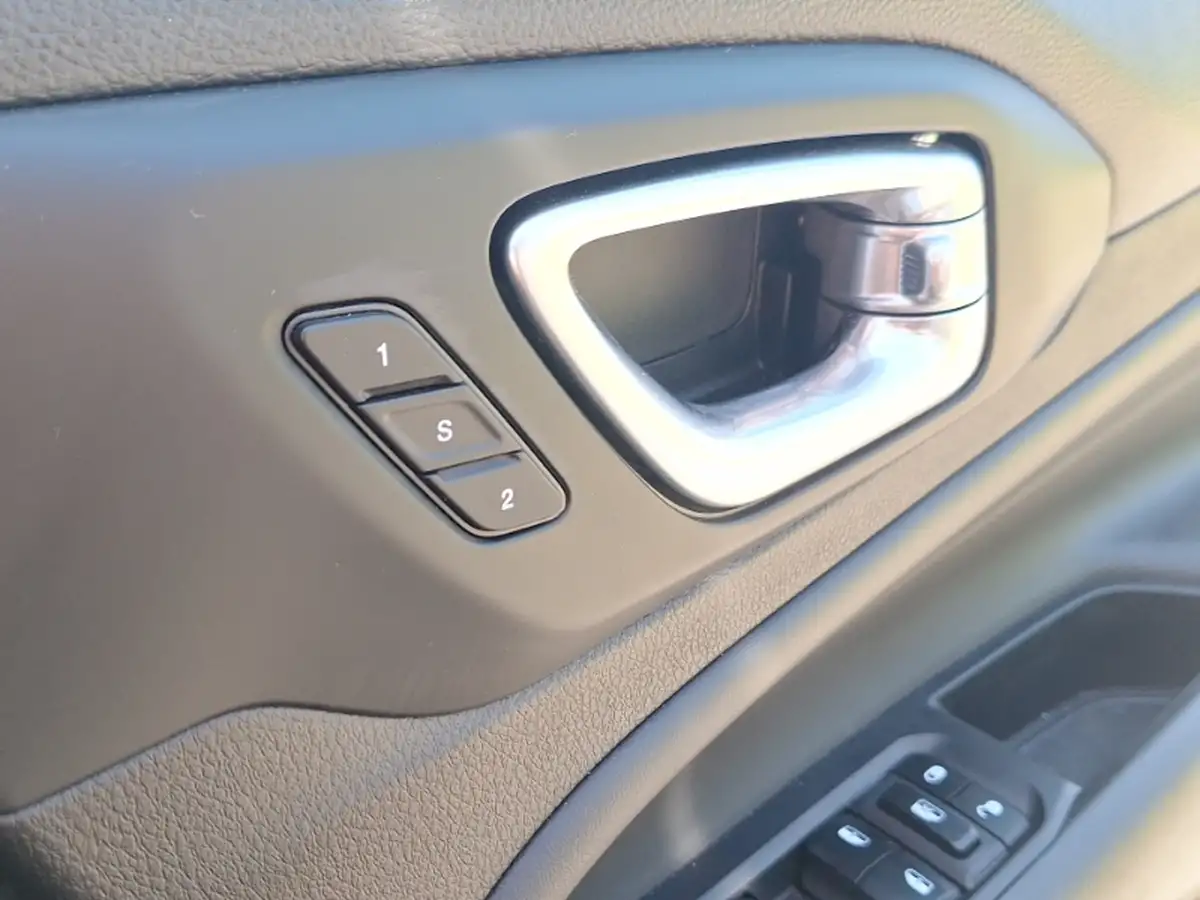 2025-jeep-wrangler-20-gme-sahara-big-11