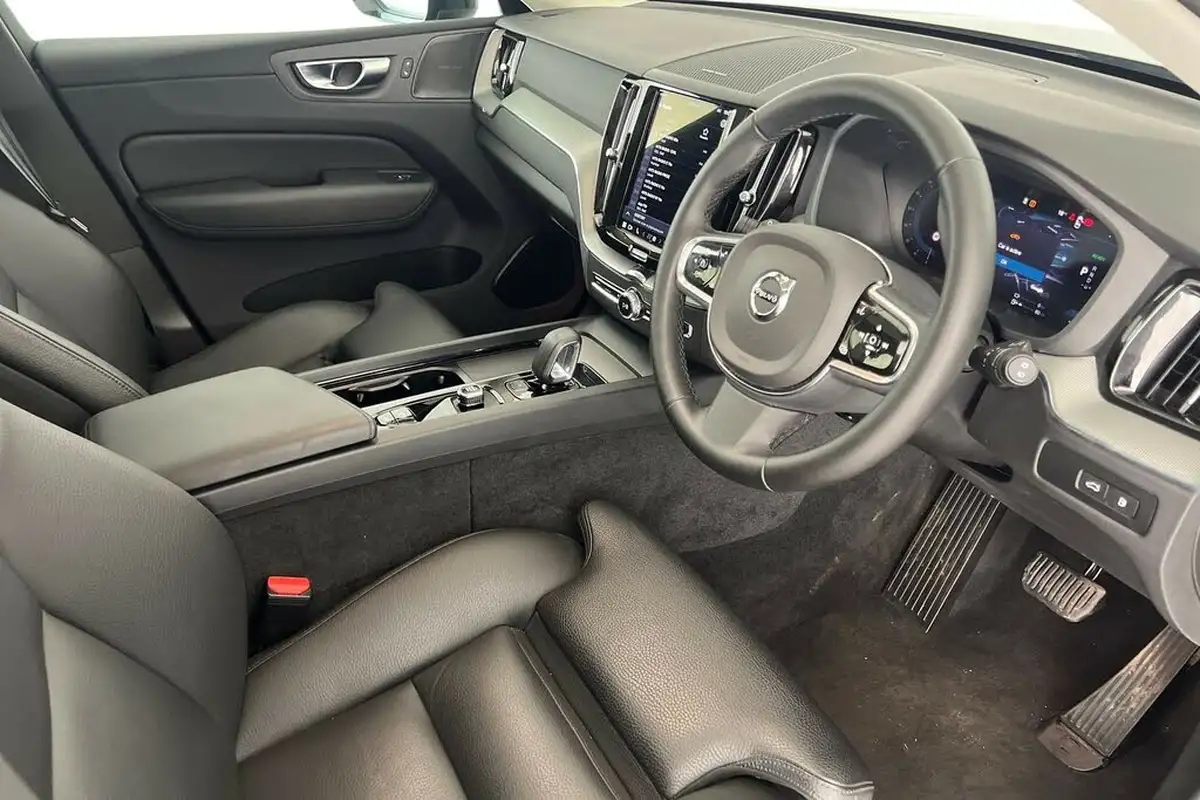 2024-volvo-xc60-20-b5-plus-big-9