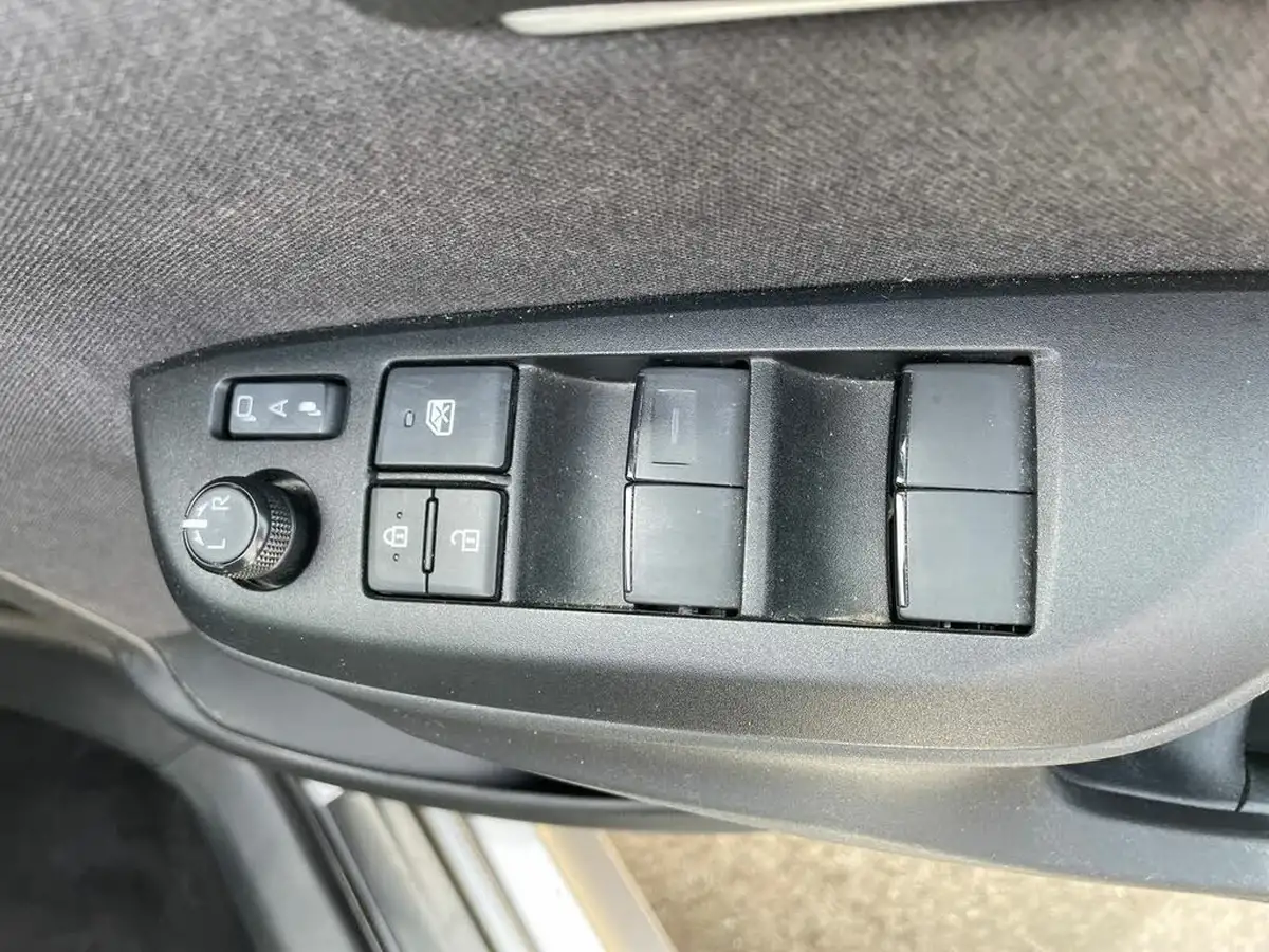 2022-mazda-mazda2-15-select-big-19