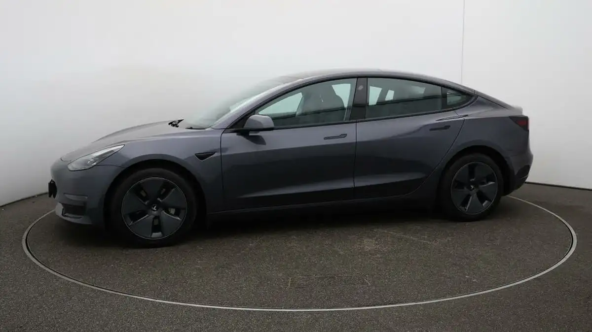 2022-tesla-model-3-e-long-range-big-64