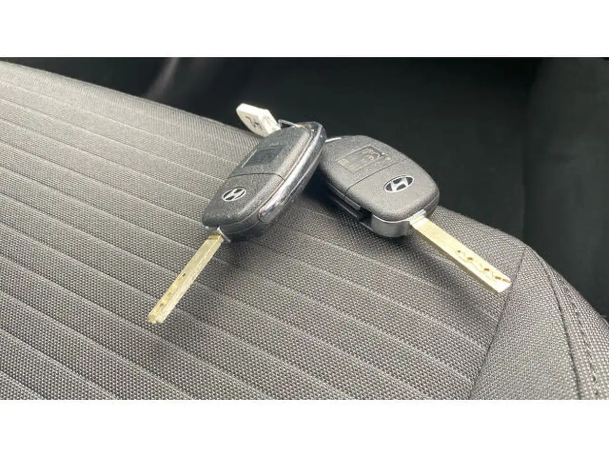 2021-hyundai-i20-10-t-gdi-element-big-18