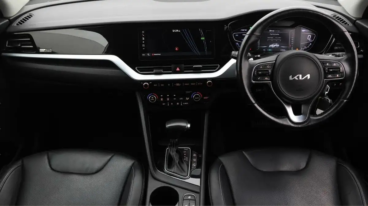 2021-kia-niro-16-gdi-phev-3-42in-cluster-big-12