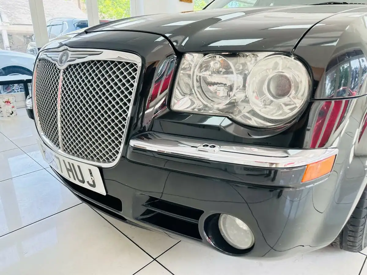 2007-chrysler-300c-30td-saloon-4d-big-31