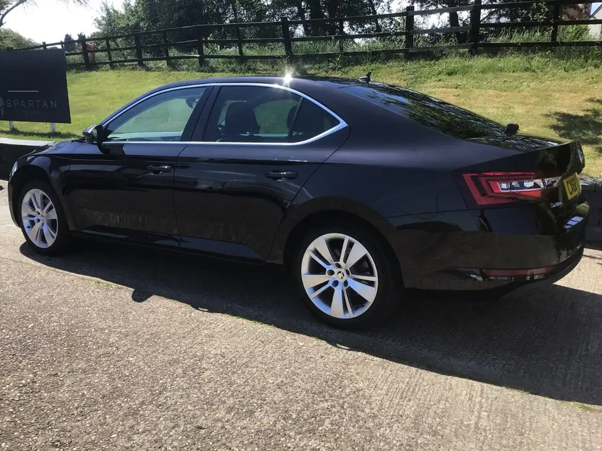 2018-skoda-superb-20tdi-se-l-executive-150ps-scr-hatchback-big-4