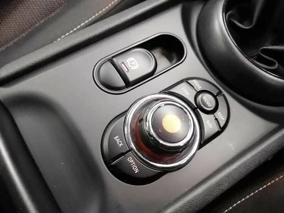 2018-mini-clubman-15-cooper-big-27