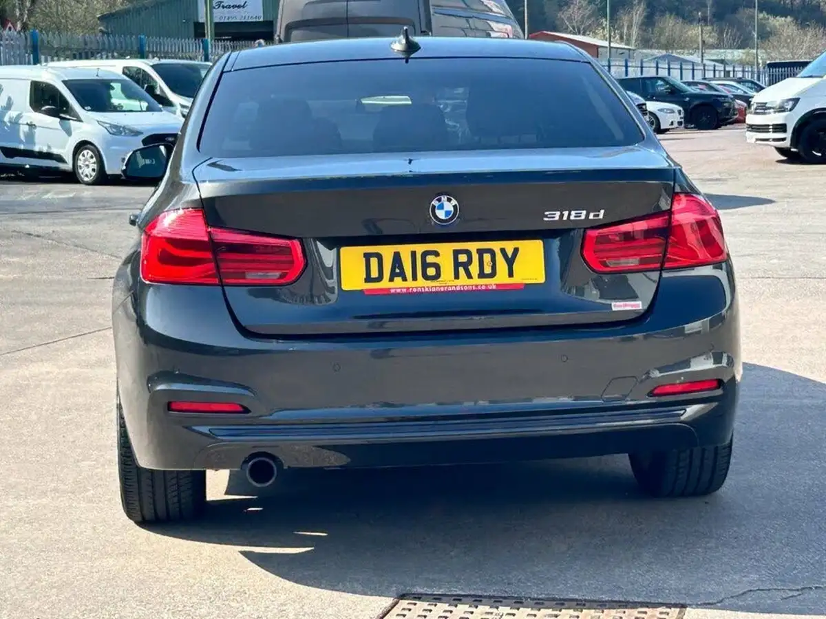 2016-bmw-3-series-20td-318d-sport-saloon-4d-big-3