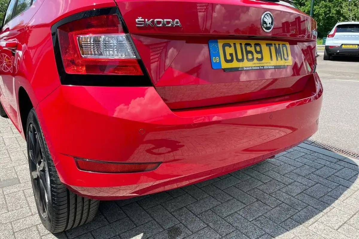2019-skoda-fabia-10-tsi-colour-edition-big-13