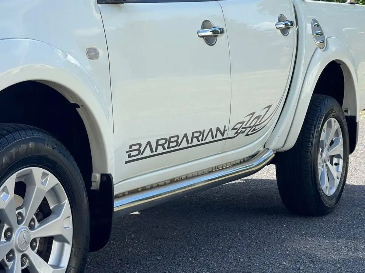 2011-mitsubishi-l200-25td-barbarian-auto-big-9