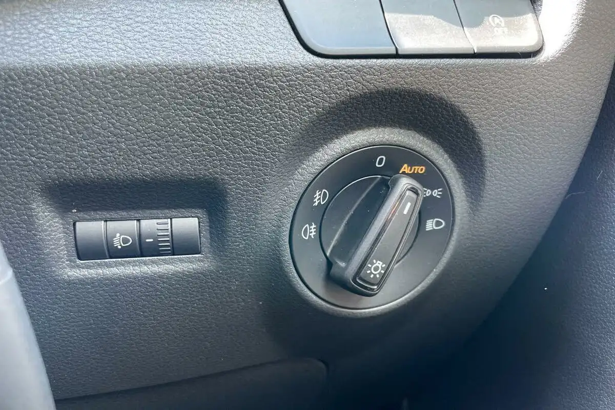 2019-skoda-fabia-10-tsi-colour-edition-big-41