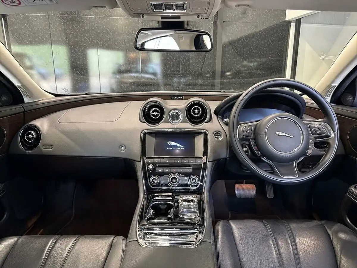 2016-jaguar-xj-series-30td-xj-luxury-swb-saloon-big-12