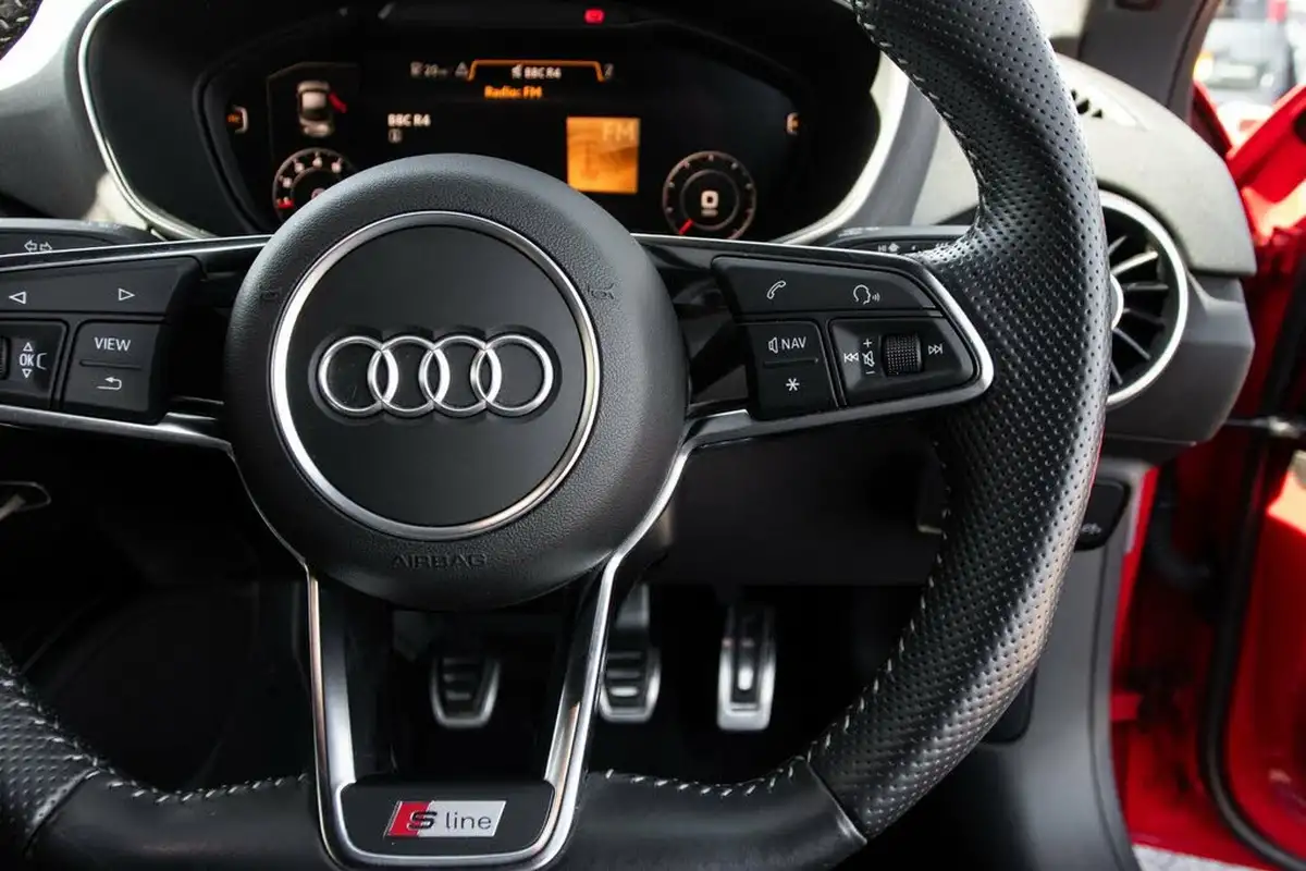 2015-audi-tt-coupe-20-tfsi-s-line-big-19
