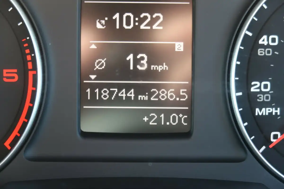 2012-audi-q3-20td-s-line-140ps-big-51