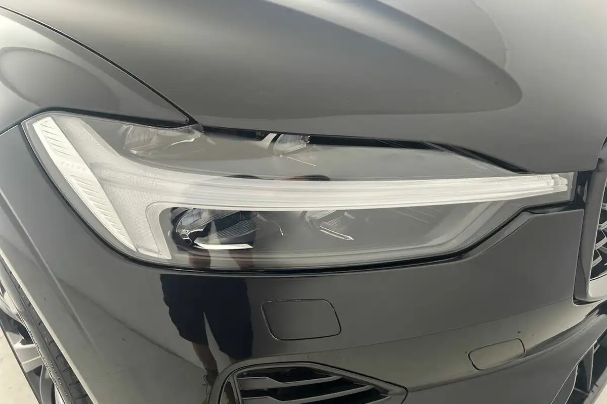 2024-volvo-xc60-20-t8-ultra-black-edition-big-17