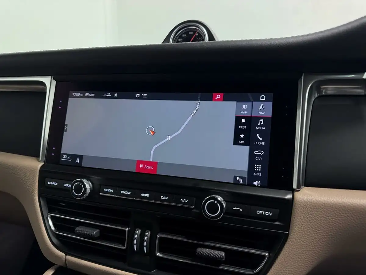 2019-porsche-macan-20-big-52