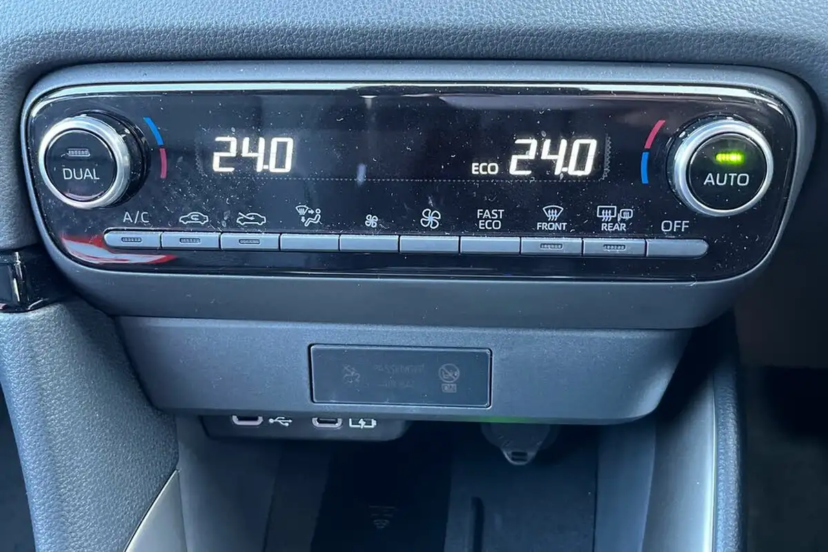 2024-mazda-mazda2-15-homura-big-14
