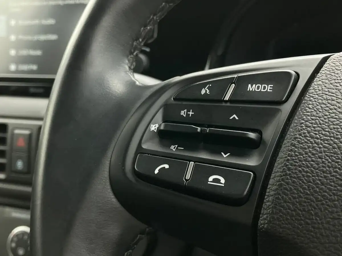 2021-hyundai-i10-12-se-connect-auto-big-18