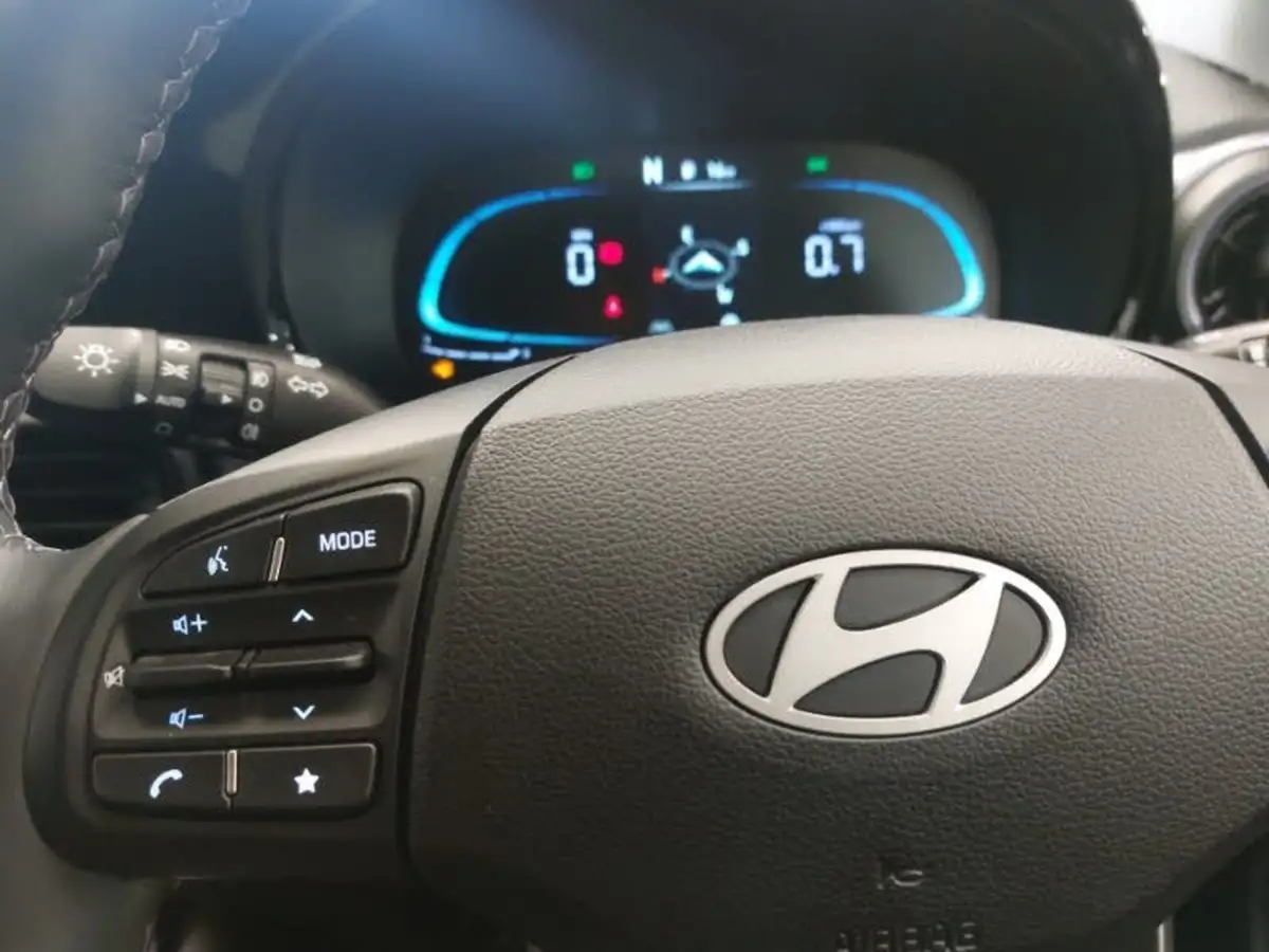 2024-hyundai-i10-12-premium-79ps-auto-big-16