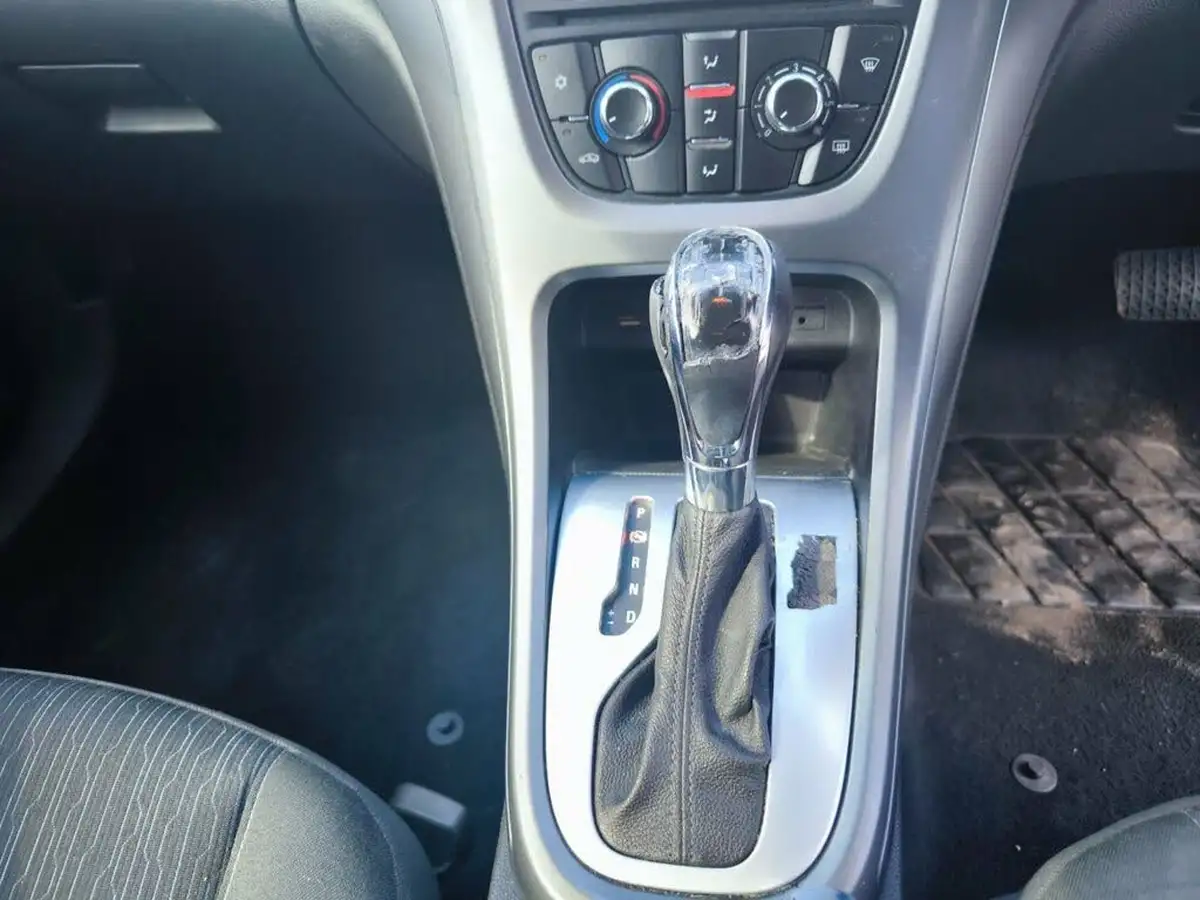 2015-vauxhall-gtc-14-sport-140ps-auto-big-19