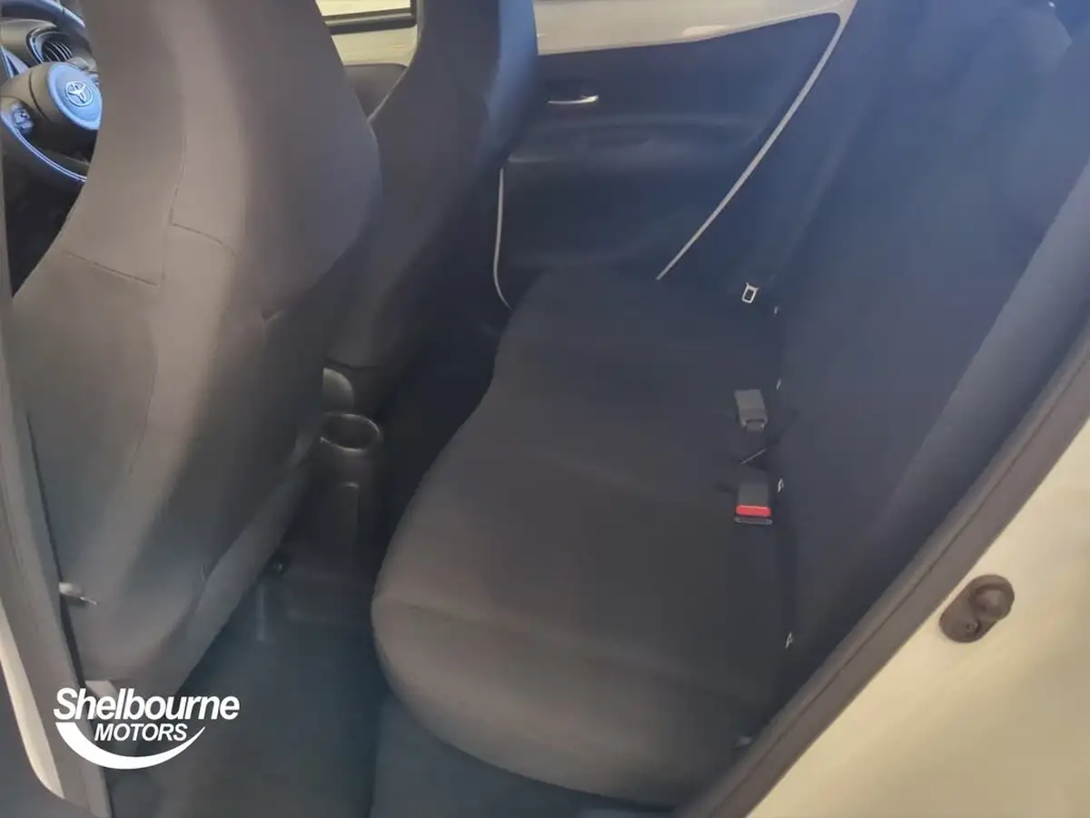 2023-toyota-aygo-x-10-vvt-i-edge-cvt-big-7