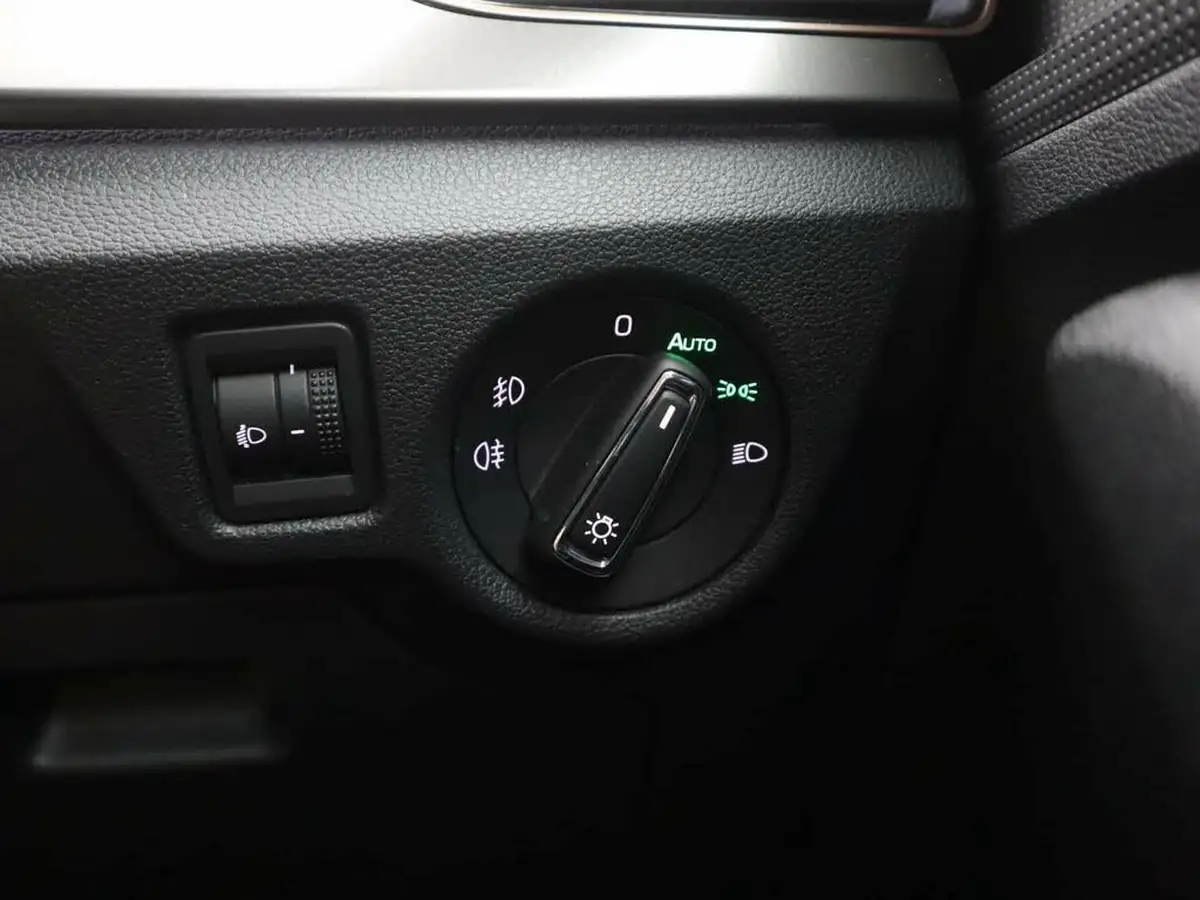 2022-skoda-scala-10-tsi-se-l-115ps-dsg-big-34