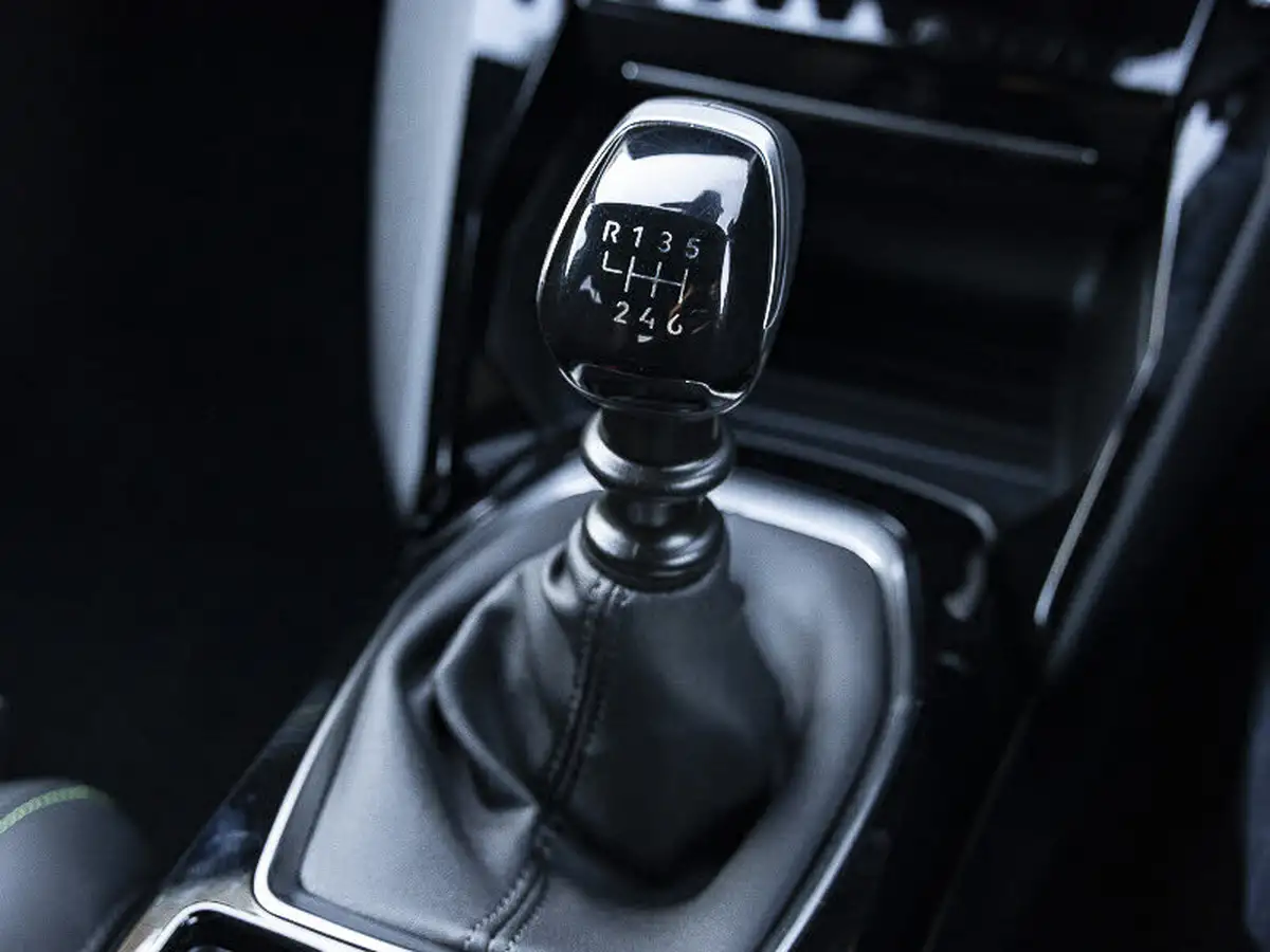 2024-peugeot-208-12-puretech-gt-100ps-big-14
