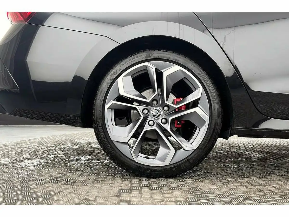 2024-skoda-octavia-20tdi-vrs-estate-big-4