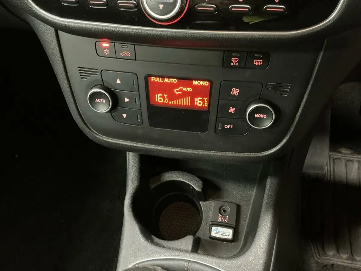 2013-fiat-punto-12-easy-no-ss-5d-big-15