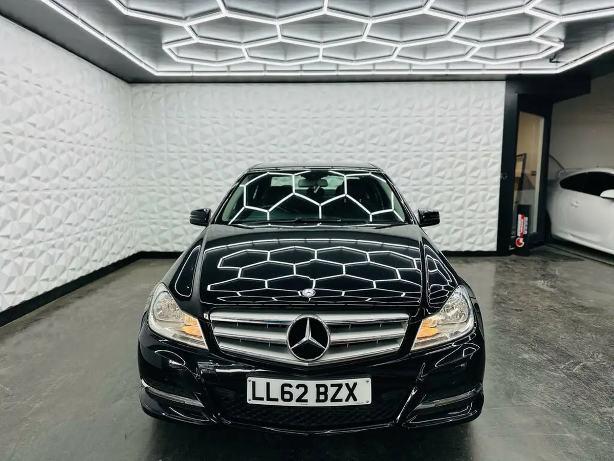 2012-mercedes-benz-c-class-21cdi-c200-cdi-executive-se-saloon-4d-big-3