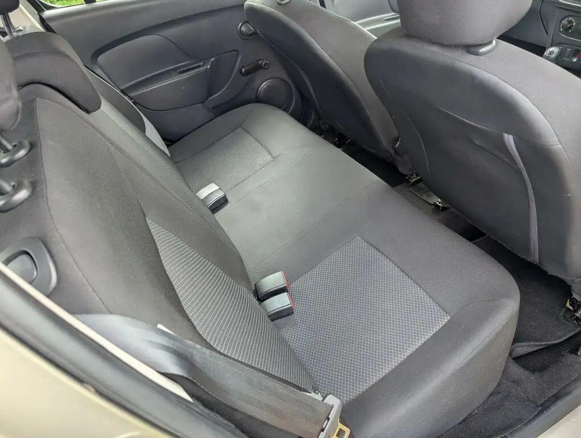 2015-dacia-sandero-12-ambiance-big-24