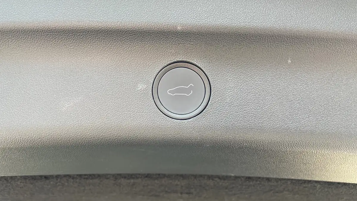 2022-tesla-model-y-e-rwd-big-21