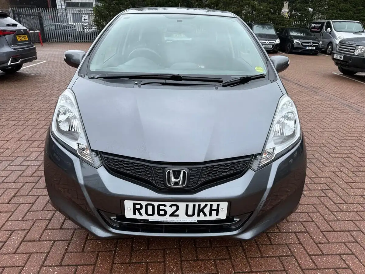 2012-honda-jazz-14-es-cvt-big-5
