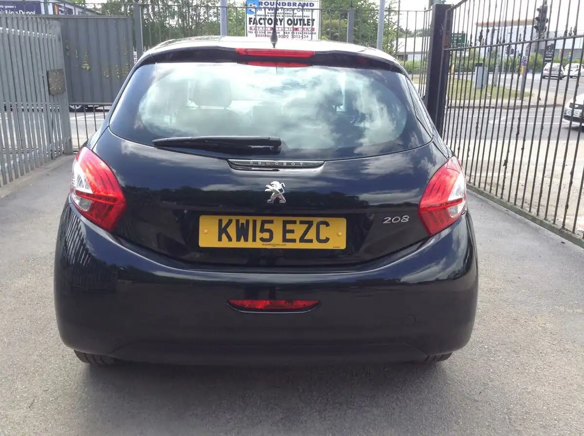 2015-peugeot-208-12-puretech-active-5d-big-5