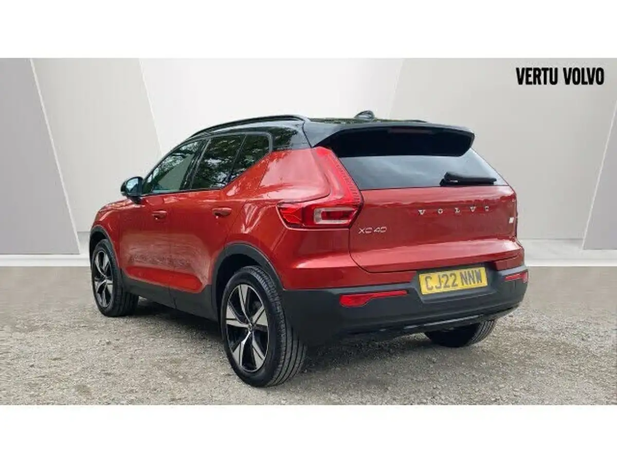 2022-volvo-xc40-15-t4-r-design-big-1