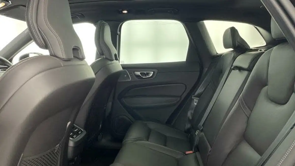 2024-volvo-xc60-20-b5-ultra-black-edition-big-33