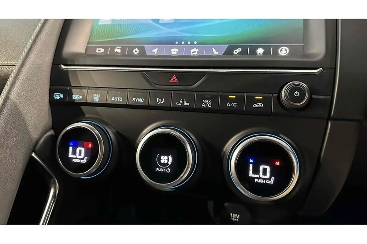 2018-jaguar-e-pace-20-i4-r-dynamic-s-200ps-big-47