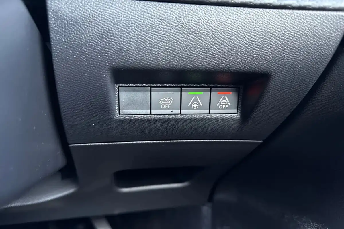 2021-peugeot-208-e-gt-premium-big-43