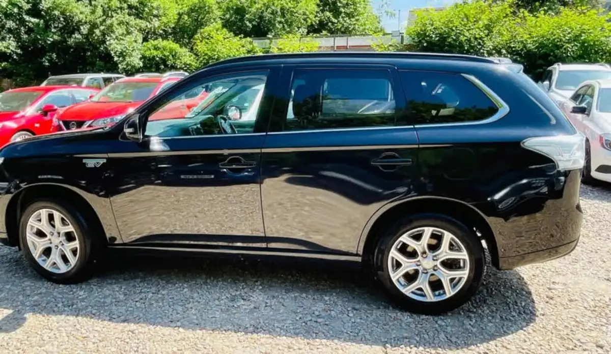 2015-mitsubishi-outlander-20-gx4h-phev-big-6