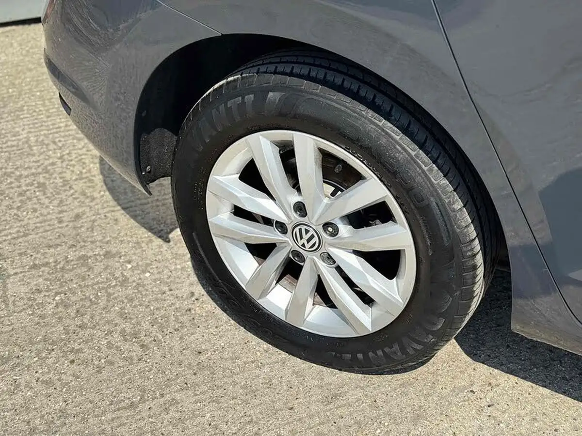 2018-volkswagen-touran-20tdi-se-family-dsg-big-38