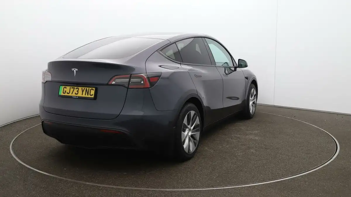 2023-tesla-model-y-e-rwd-big-46