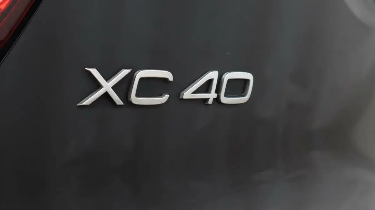 2020-volvo-xc40-15-t3-r-design-big-21